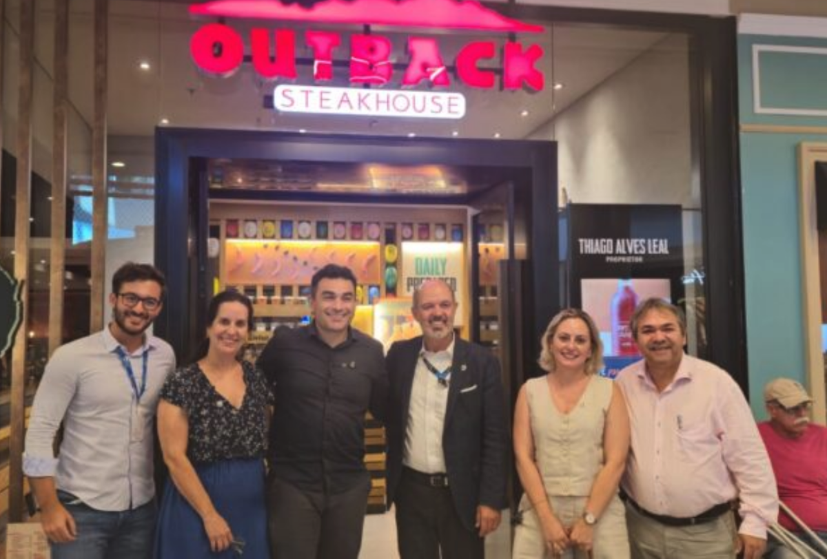 Vice-reitor da Unit busca parceria com o Outback